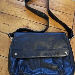 Elegant Black Leather Shoulder Bag